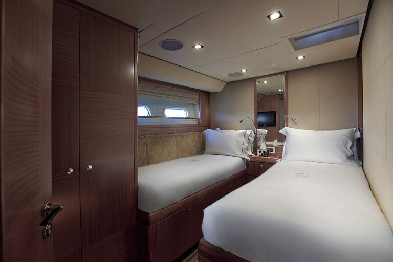 Alia Yachts AIYANA twin bedroom