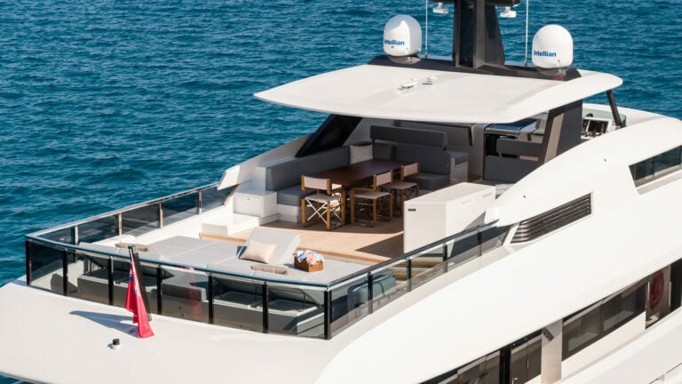 Alia Yachts Virgin Del Mar sun deck
