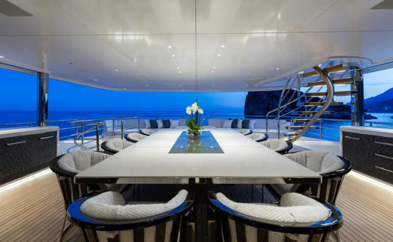 Alia Yachts RÜYA main deck dining area