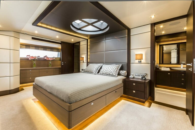 Alia Yachts ALIYONI bedroom