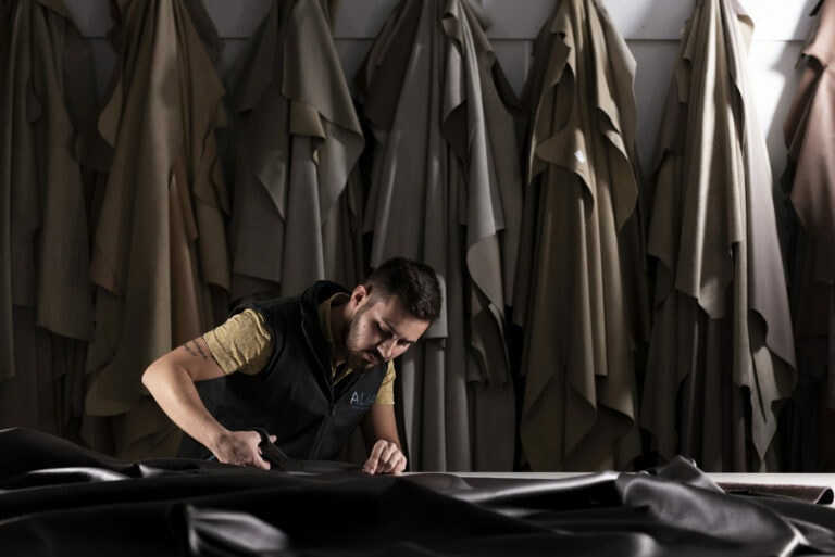 Atelier cutting the leather